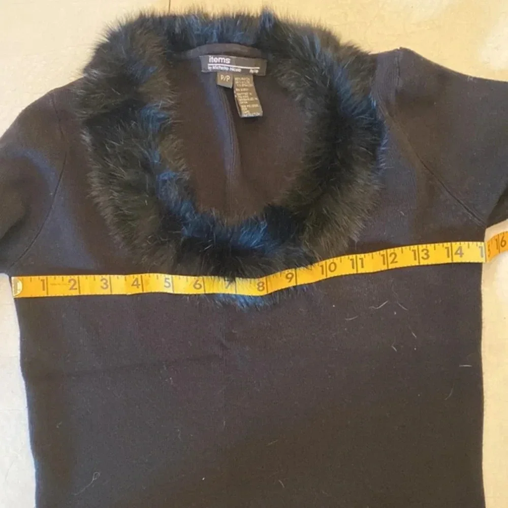 Black‎ sweater fur trim collar